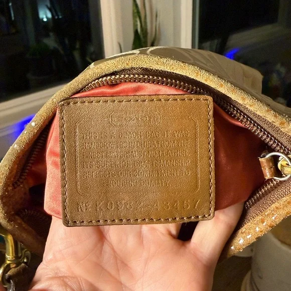 Coach Signature Canvas Crossbody Bag l|Tan Brown Turnlock Swingpack - Picture 3 of 4